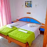 Nitsa's * Megálon Choríon