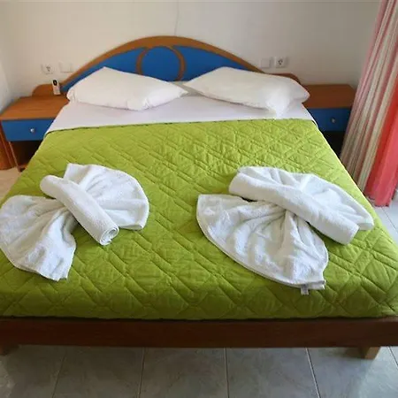 Nitsa's Daire Megálon Choríon